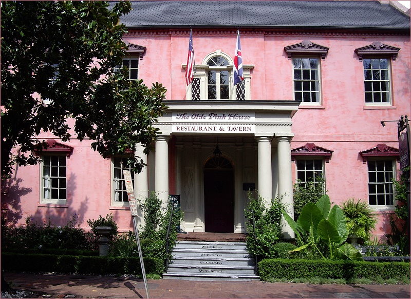 savannah haunted restaurants pink house