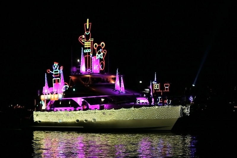 newport beach christmas boat parade
