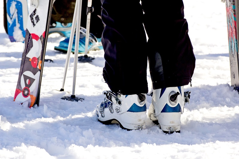 ski vacation tips equipment