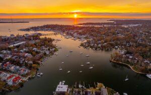 Experience fall in Annapolis, Maryland with golden sunsets, colorful foliage, and waterfront charm along the Chesapeake Bay.