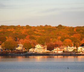 Scenic fall foliage along the Connecticut Coast with waterfront homes, a perfect New England and Mid-Atlantic fall getaway.
