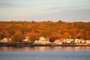 Scenic fall foliage along the Connecticut Coast with waterfront homes, a perfect New England and Mid-Atlantic fall getaway.