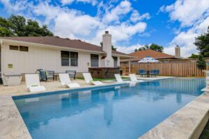 Large home in Round Rock with pool and loungers for a big group