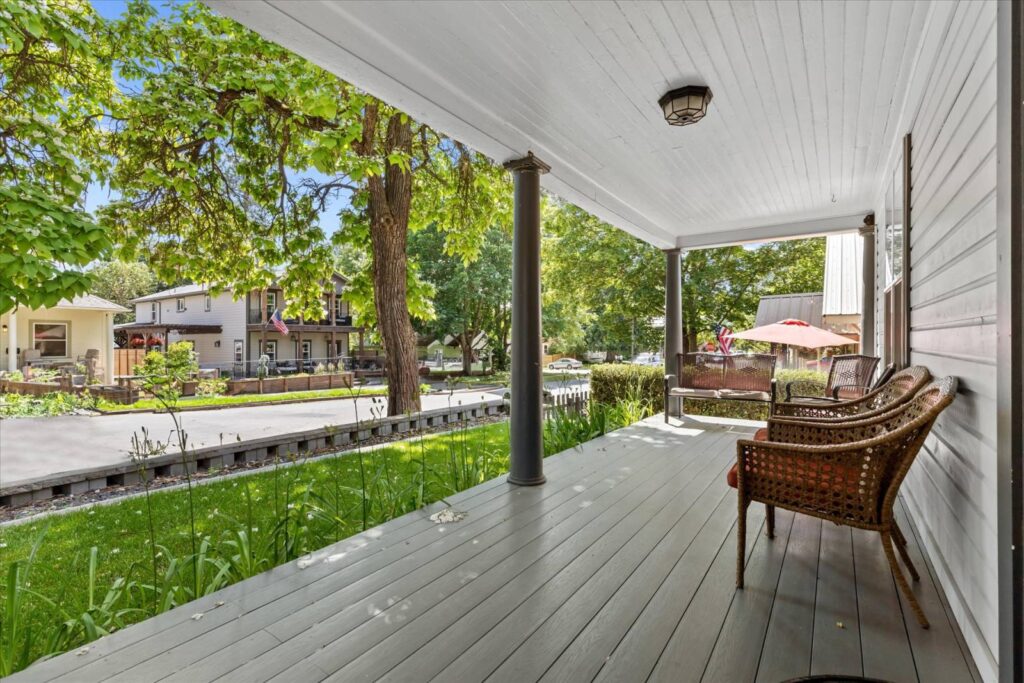 Bachelorette home to rent in CDA