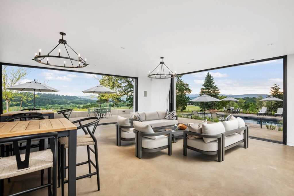 Stunning Willamette Valley Home for large groups