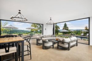 Stunning Willamette Valley Home for large groups