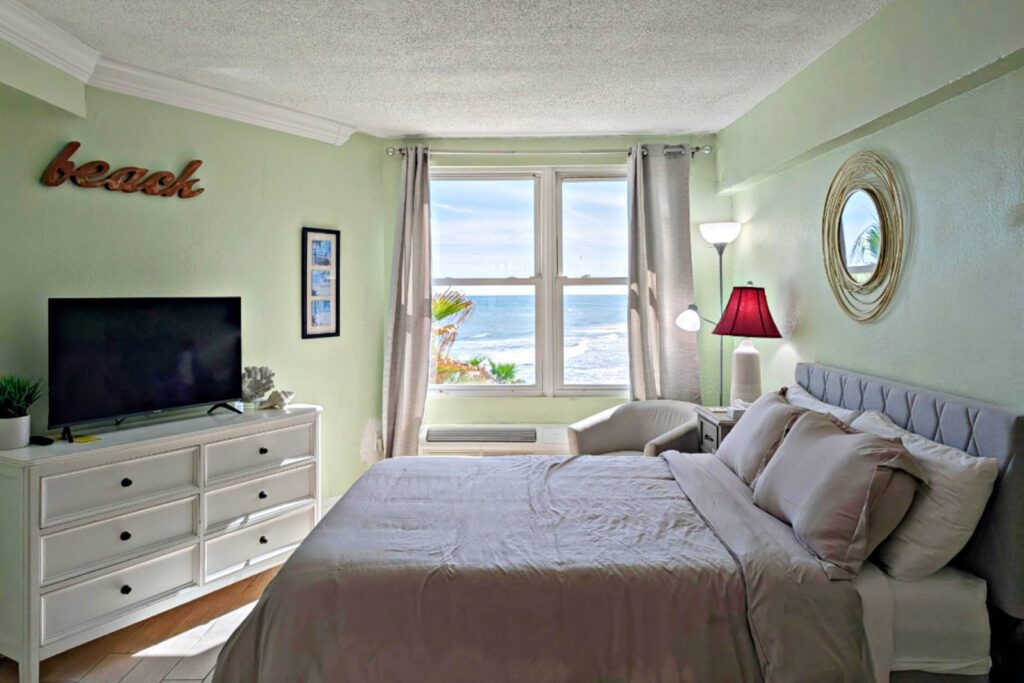 Green soothing walls in a Daytona Beach condo overlooking the ocean