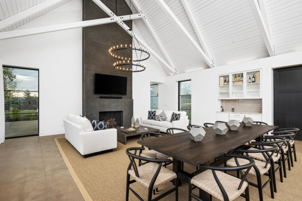 Modern luxury vacation rental home in Oregon