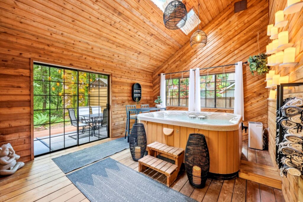 Oregon home for rent with hot tub